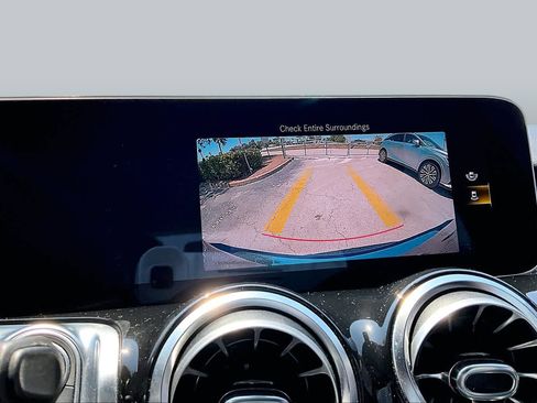 Used 2021 Mercedes-Benz GLB 250 image 25