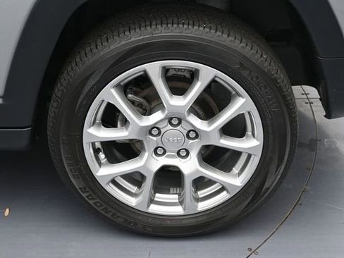 Used 2022 Jeep Compass Latitude w/ Sun and Sound Group AWD/4WD image 8