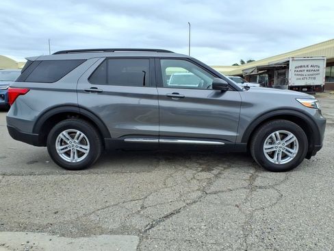 Used 2024 Ford Explorer XLT w/ Equipment Group 202A AWD/4WD image 6