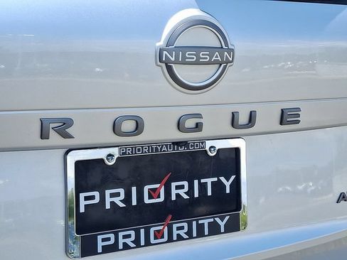 Used 2025 Nissan Rogue SV AWD/4WD image 29