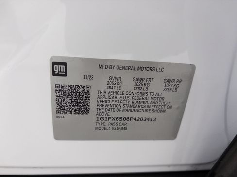 Used 2023 Chevrolet Bolt LT w/ Infotainment Package FWD image 44