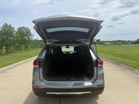 Used 2023 Chevrolet Equinox LT FWD image 5