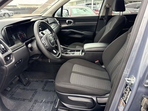 Used 2022 Kia Sorento LX image 37