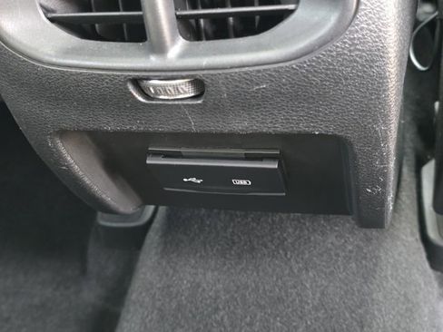 Used 2019 Jeep Cherokee Latitude Plus w/ Cold Weather Group image 31