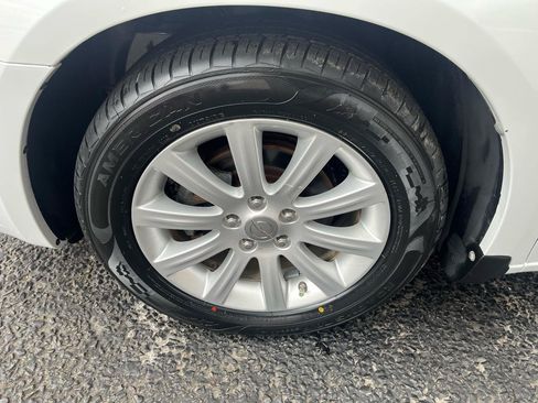 Used 2013 Chrysler 200 Limited FWD image 12