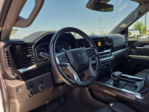 Used 2024 Chevrolet Silverado 1500 LT Trail Boss w/ Convenience Package II AWD/4WD image 2