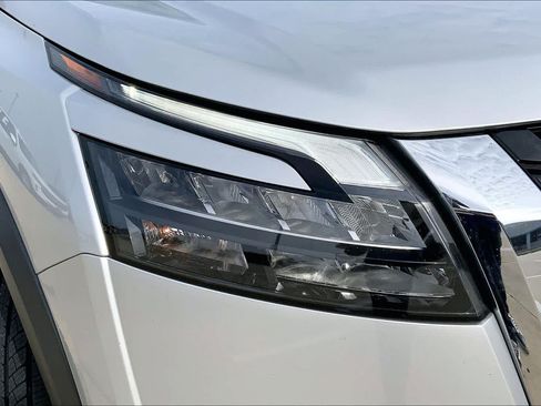 Used 2024 Nissan Pathfinder SV FWD image 25