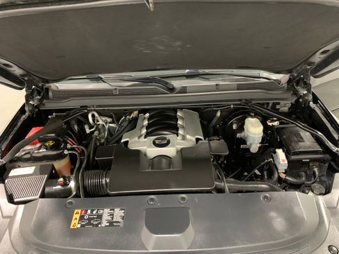 Used 2020 Cadillac Escalade Luxury w/ Escalade Sport Edition image 24