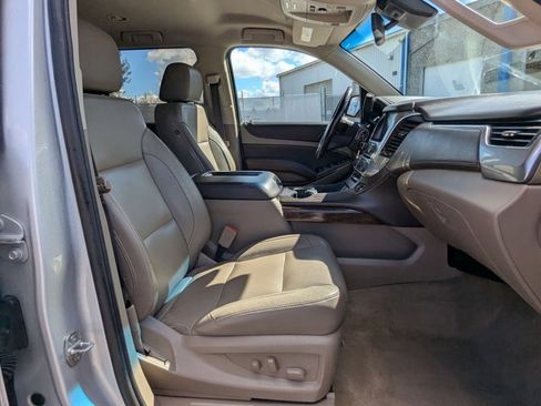 Used 2019 Chevrolet Suburban LT image 27