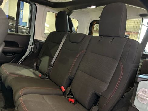 Used 2023 Jeep Wrangler Unlimited Rubicon w/ Cold Weather Group AWD/4WD image 32
