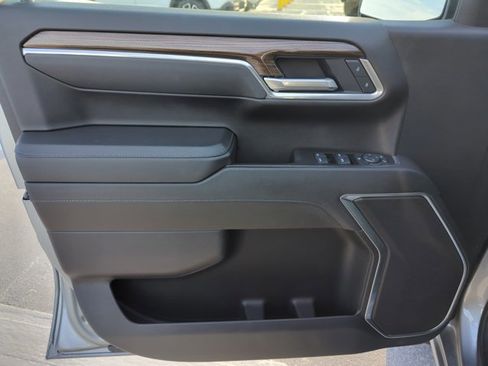 Used 2025 Chevrolet Silverado 1500 LT image 8