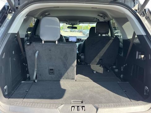 Used 2023 Ford Explorer XLT w/ Equipment Group 202A AWD/4WD image 20