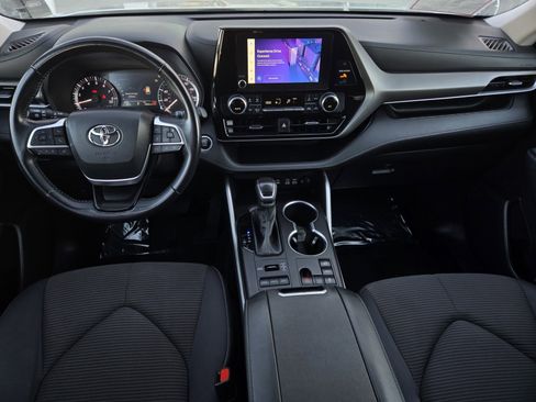 Used 2024 Toyota Highlander LE image 13