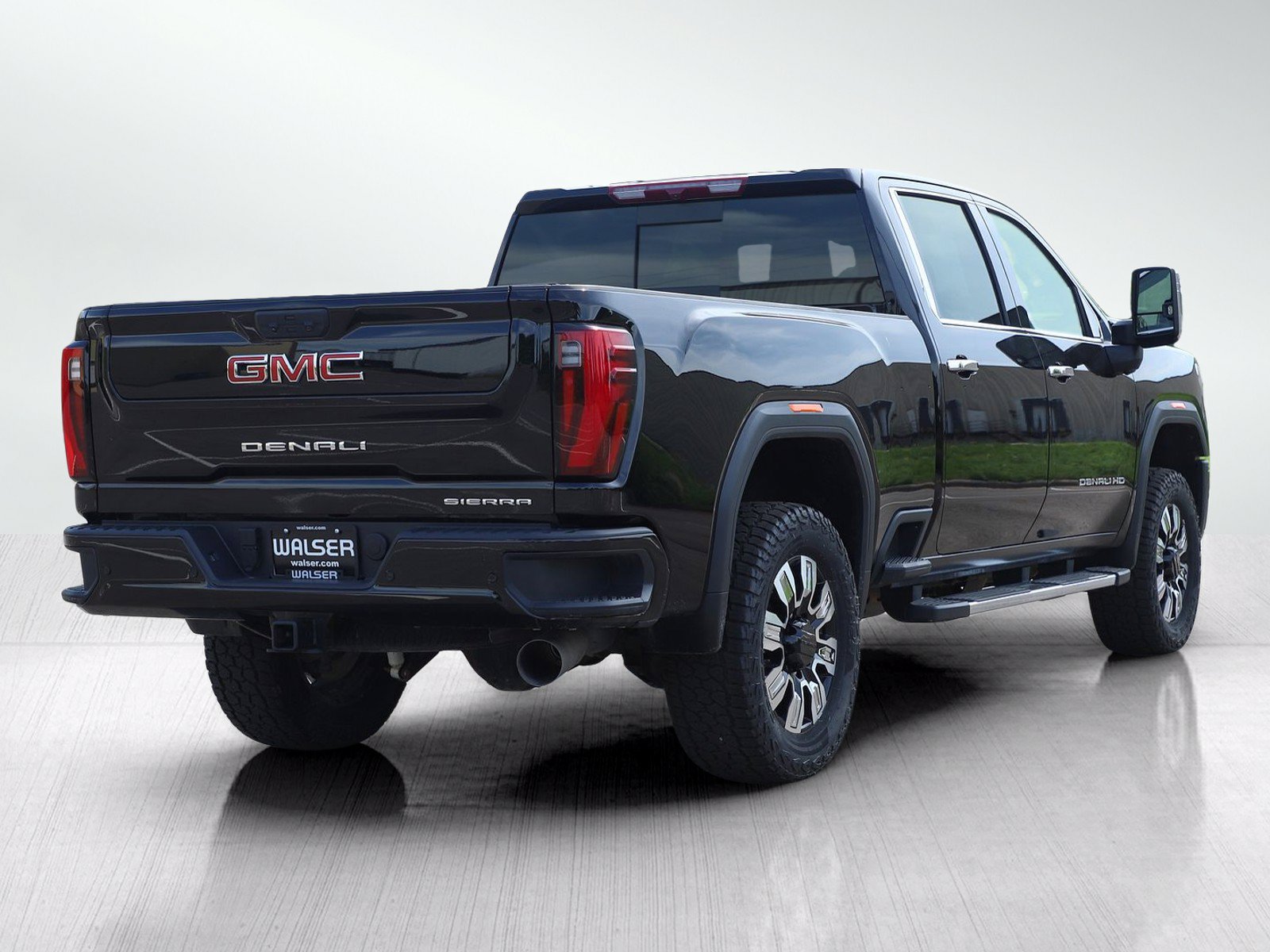 Used 2025 GMC Sierra 2500 Denali AWD/4WD image 4
