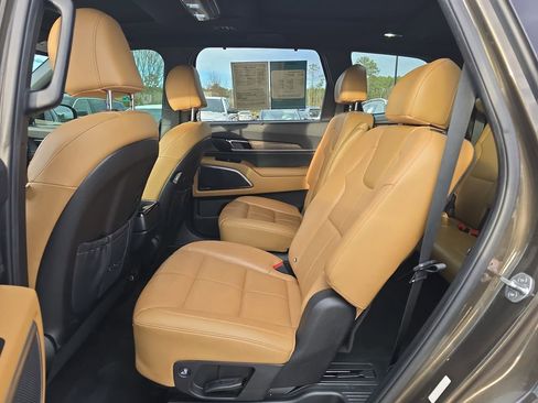 Used 2022 Kia Telluride SX w/ Towing Package image 19