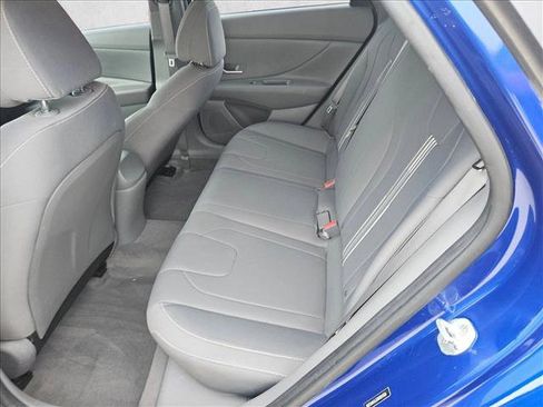 Used 2022 Hyundai Elantra SEL image 11