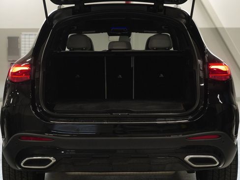 Used 2025 Mercedes-Benz GLC 350e 4MATIC image 32