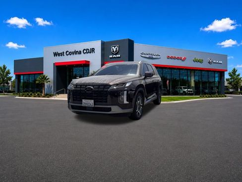 Used 2023 Hyundai Palisade Limited FWD image 3