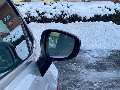 Used 2023 Chrysler Pacifica Pinnacle image 16