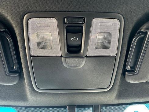 Used 2017 Hyundai Veloster Value Edition image 14