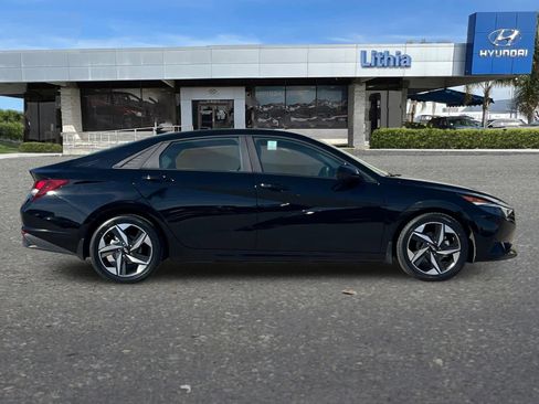 Certified 2023 Hyundai Elantra SEL w/ Convenience Package image 9