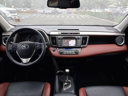 Used 2014 Toyota RAV4 Limited w/ Technology Package AWD/4WD image 10