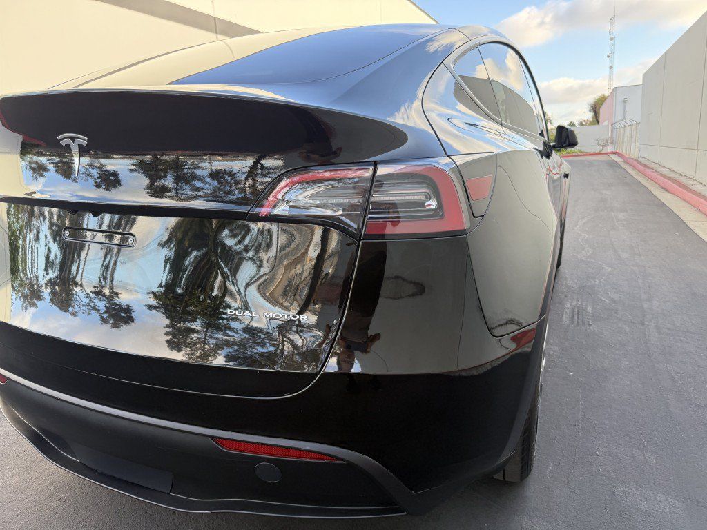 Used 2023 Tesla Model Y AWD image 8