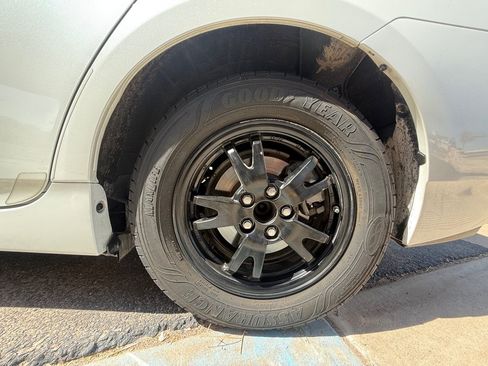 Used 2015 Toyota Prius Two FWD image 4