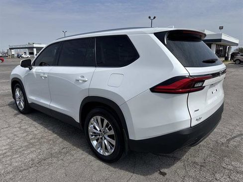 Used 2024 Toyota Grand Highlander AWD image 9