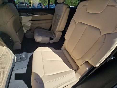 New 2025 Jeep Grand Cherokee L Limited image 15