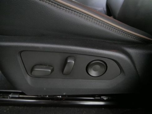 Used 2023 GMC Canyon Denali AWD/4WD image 18