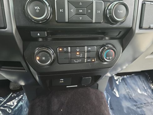 Used 2016 Ford F150 XLT image 24