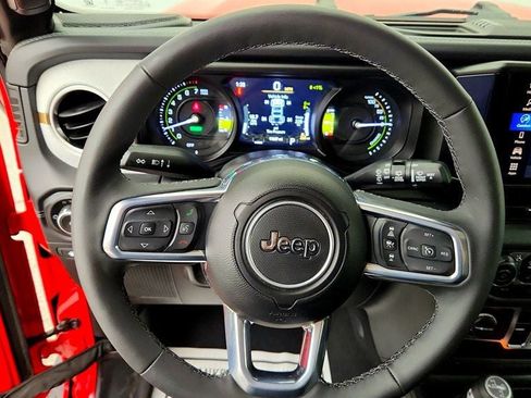 Used 2025 Jeep Wrangler Unlimited Sahara AWD/4WD image 12