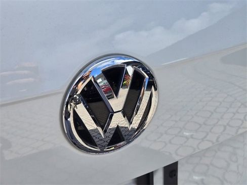 Certified 2021 Volkswagen Tiguan SE image 15