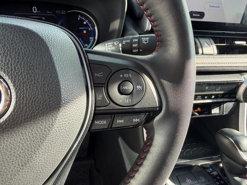 Used 2024 Toyota RAV4 SE image 17