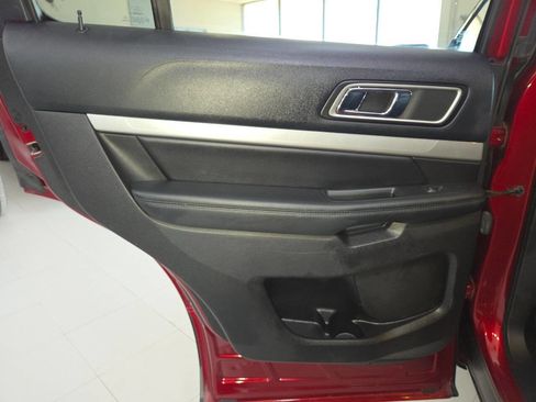 Used 2016 Ford Explorer XLT w/ Equipment Group 202A AWD/4WD image 19