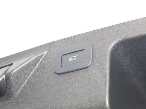 Used 2025 Land Rover Discovery Sport S image 13