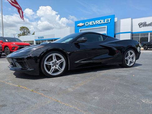 Used 2025 Chevrolet Corvette Stingray Coupe w/ 1LT image 2