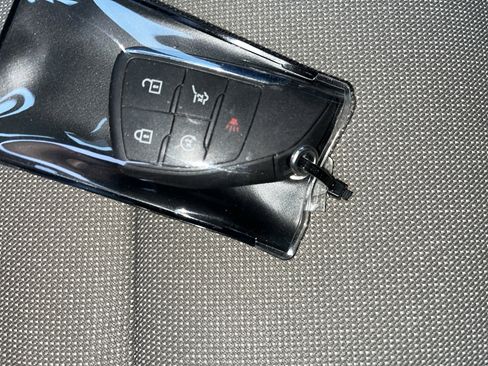 Used 2025 Chevrolet Traverse LT image 35