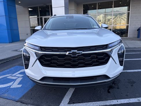 New 2026 Chevrolet Trax LT w/ Driver Confidence Package image 8