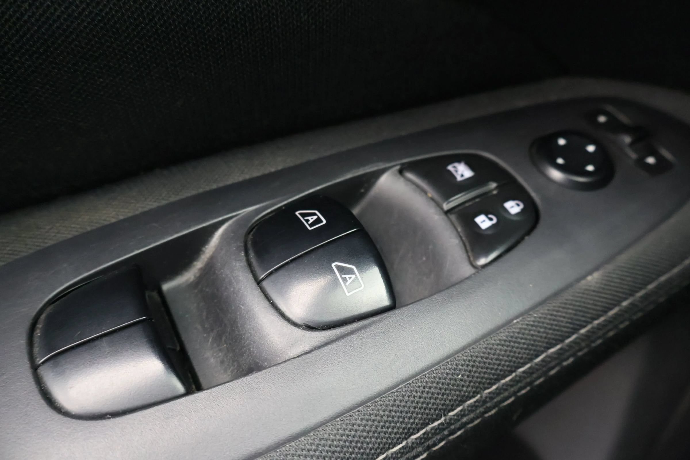 Used 2017 Nissan Pathfinder SV AWD/4WD image 21