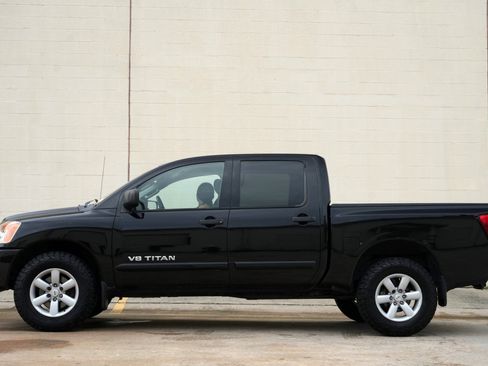 Used 2012 Nissan Titan SV w/ SV Value Truck Pkg AWD/4WD image 8