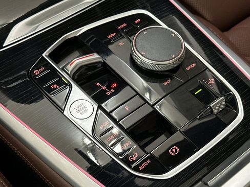 Used 2024 BMW X7 xDrive40i w/ M Sport Package image 18