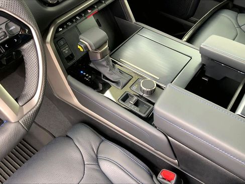 New 2026 Toyota Sequoia Platinum AWD/4WD image 7