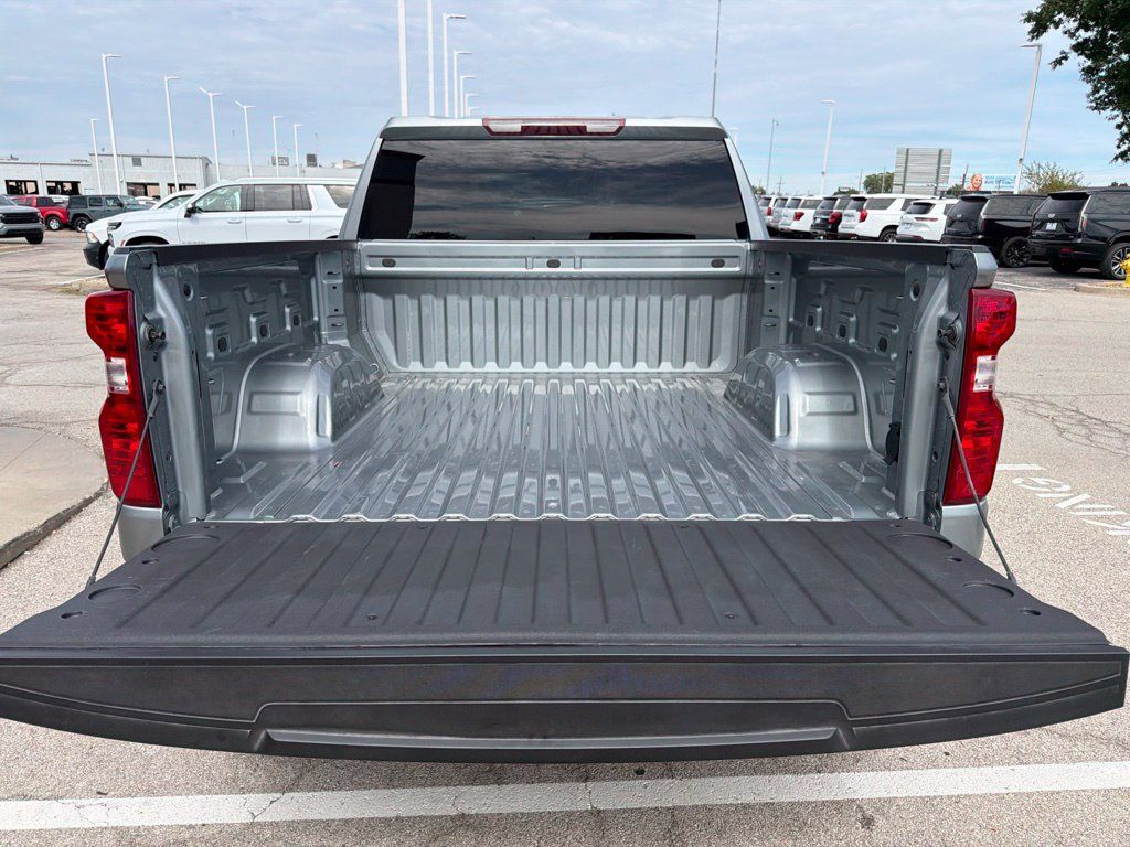 Used 2025 Chevrolet Silverado 1500 LT AWD/4WD image 13