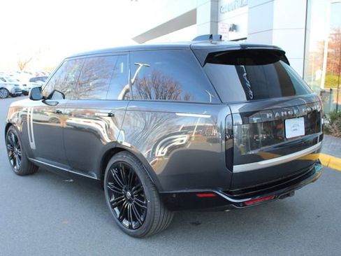 Used 2025 Land Rover Range Rover SV image 11