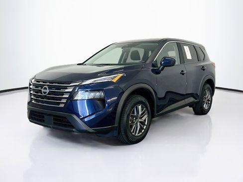 Used 2026 Nissan Rogue SV AWD/4WD image 3