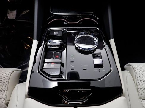 New 2026 BMW 550e xDrive w/ Executive Package image 13