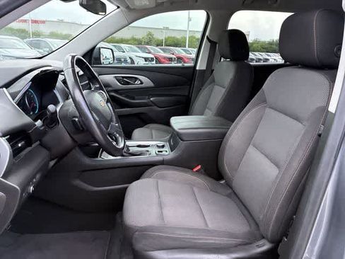 Used 2021 Chevrolet Traverse LT FWD image 17