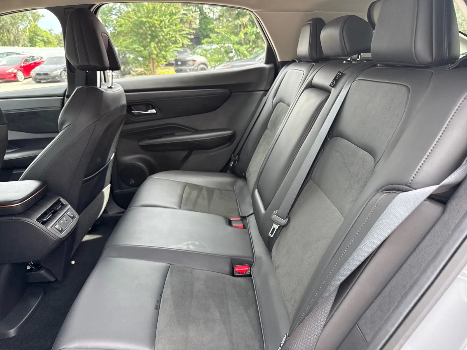 Used 2024 Nissan Ariya FWD image 13